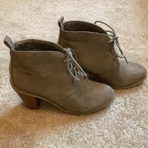American Eagle heeled booties